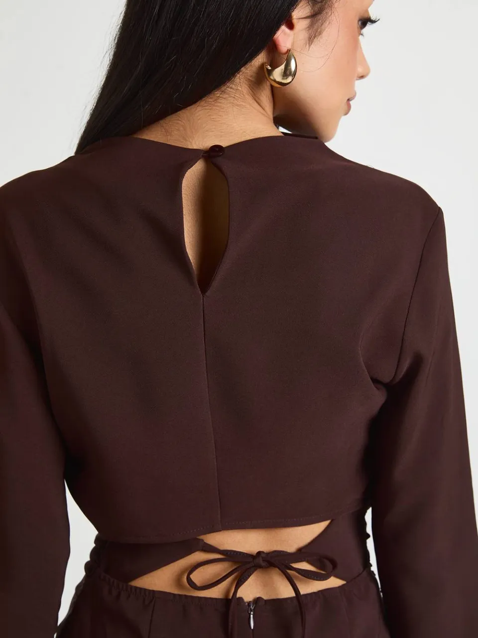boohoo Dames Lange Mouwen Gerimpelde Hoge Hals Shift Jurk chocoladebruin, foto 4