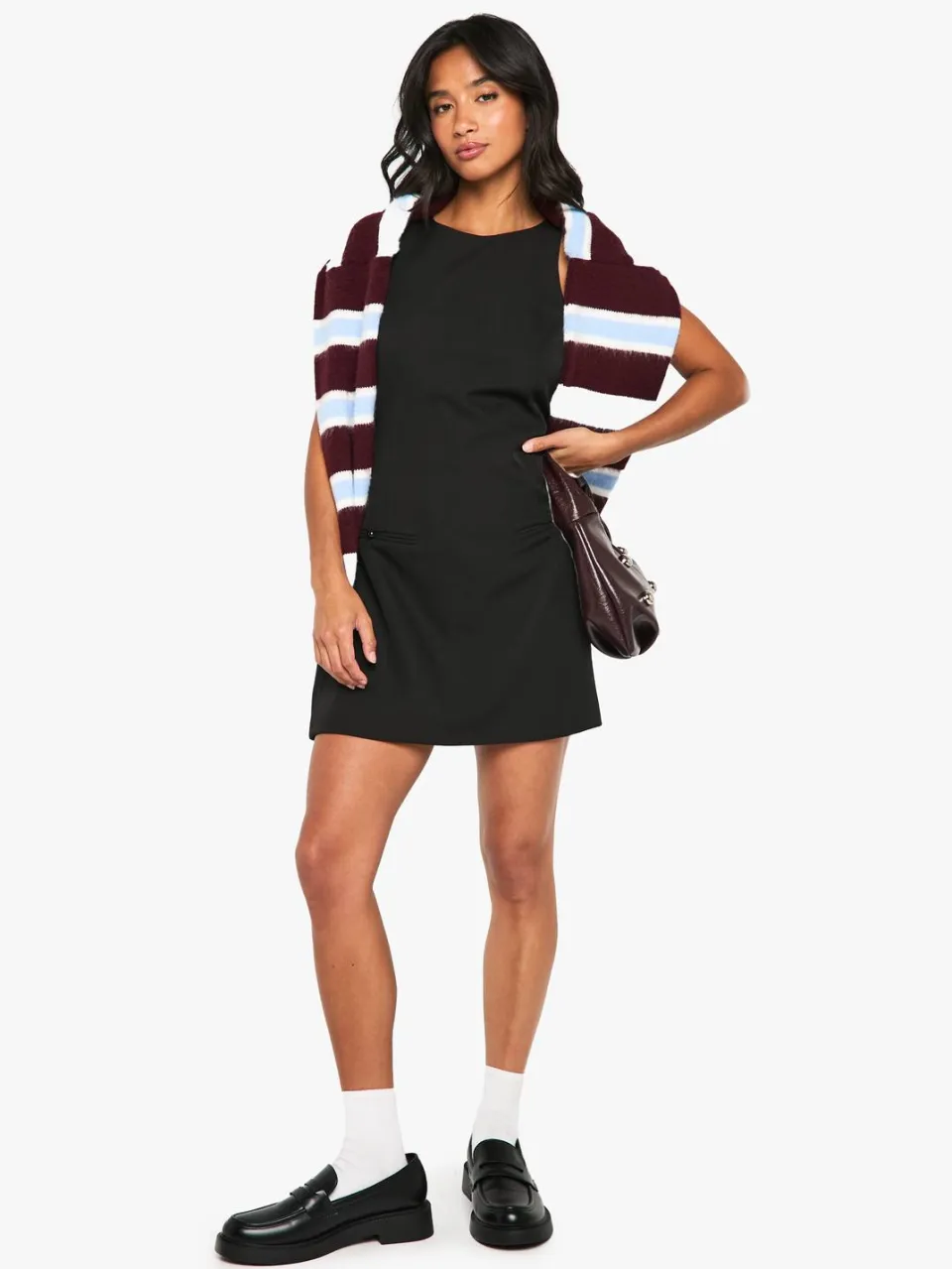 boohoo Dames Petite Parelversierde Mouwloze Getailleerde Mini Jurk zwart, foto 3