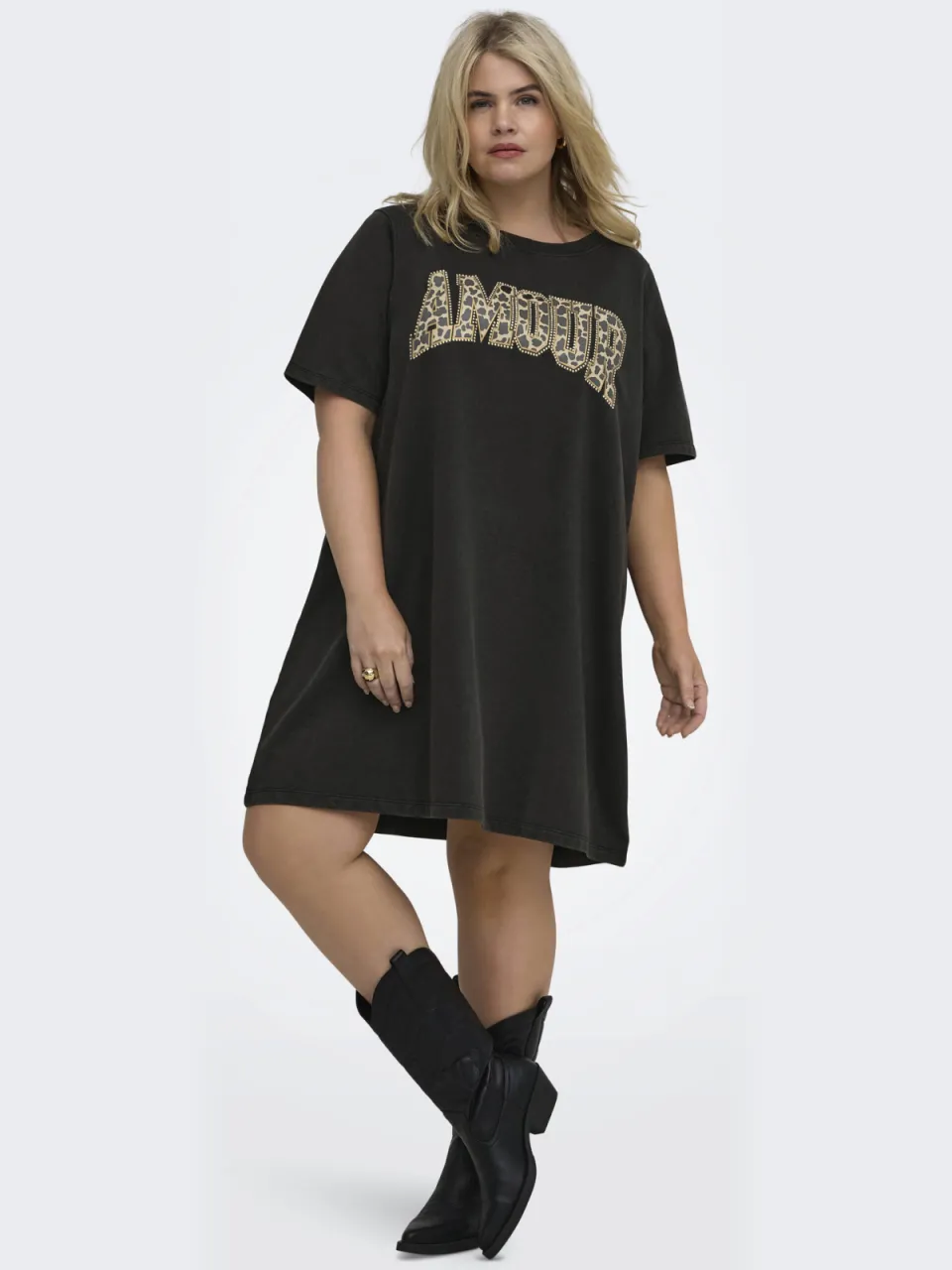 Only Carmakoma korte T-shirtjurk Plus Size met strass-steentjes en tekst - zwart