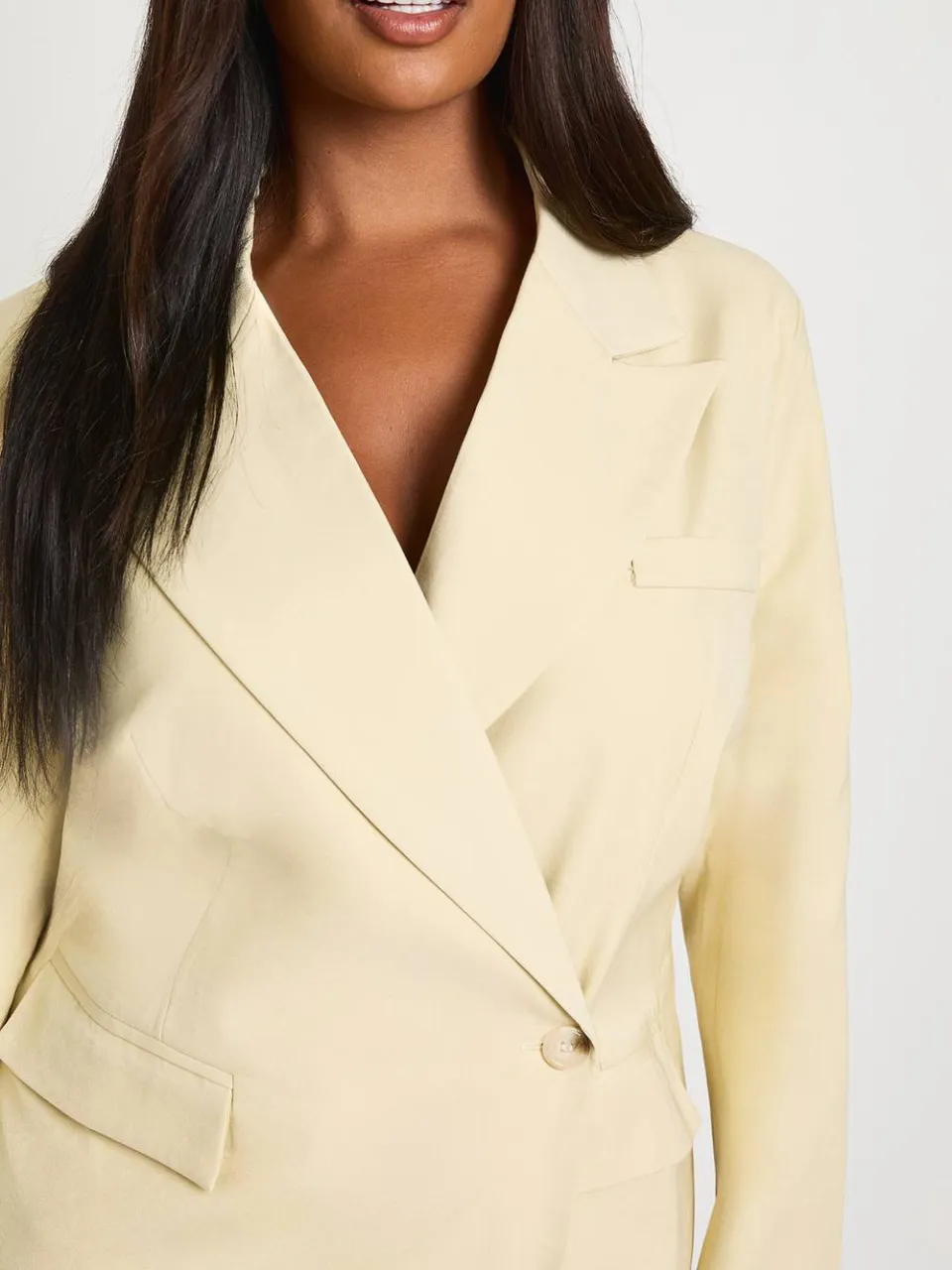 boohoo Dames Plus Oversized Blazerjurk Met Wikkelmodel En Hoornknoop boter, foto 4