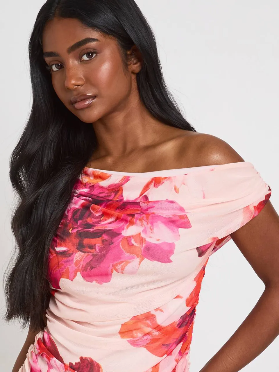 boohoo Dames Grote Bloemenprint Geplooid Maxi Jurk pastelroze, foto 4