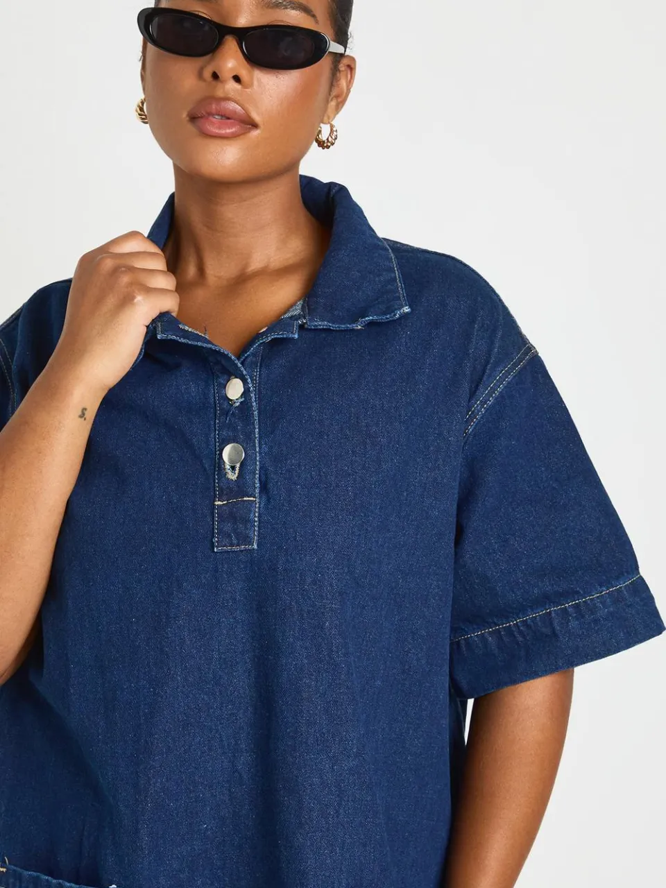 boohoo Dames Plus Korte Mouw Denim Jurk, foto 4