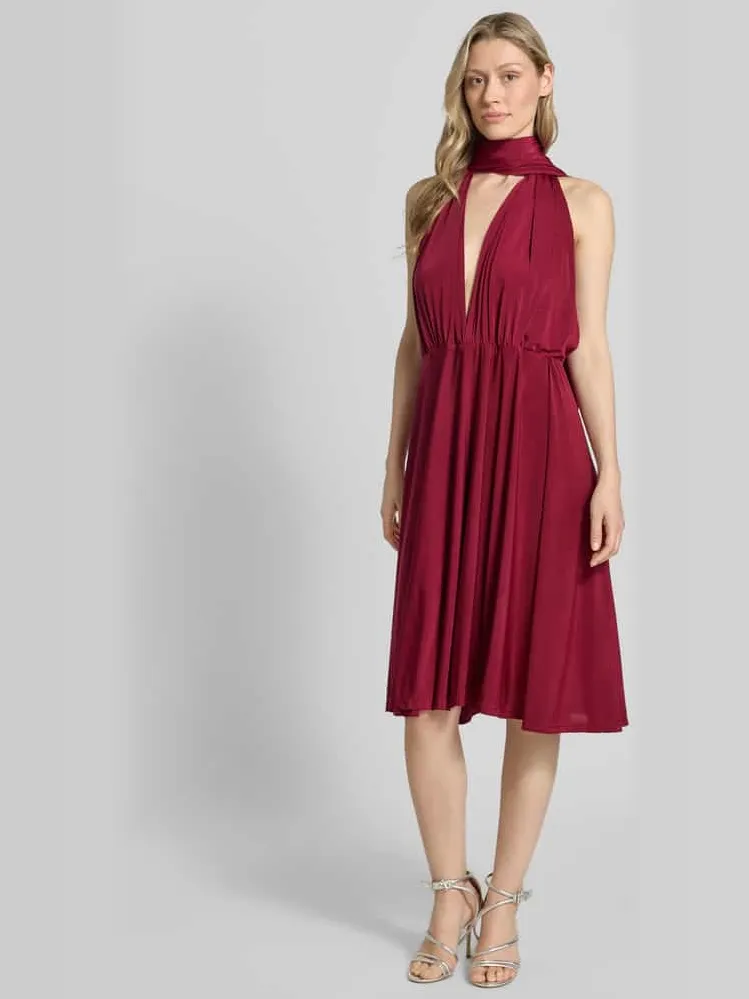 Rose Avenue Knie-lange cocktailjurk met diepe V-hals Bordeaux