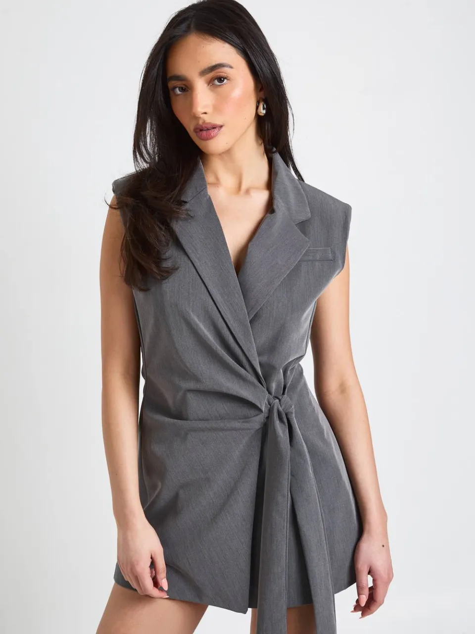 boohoo Dames Linnen-look Mouwloze Blazerjurk Met Strikceintuur houtskool, foto 3