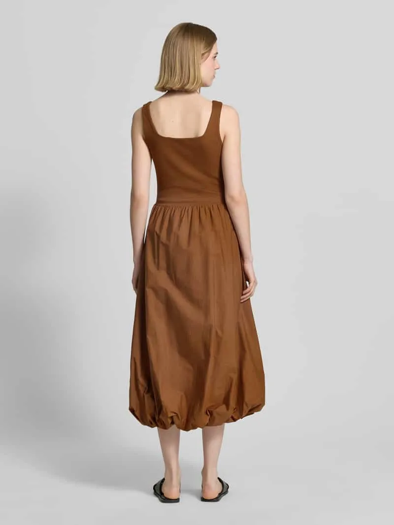 Rich & Royal Knie-lange bubble jurk met carré-halslijn cognac, foto 3