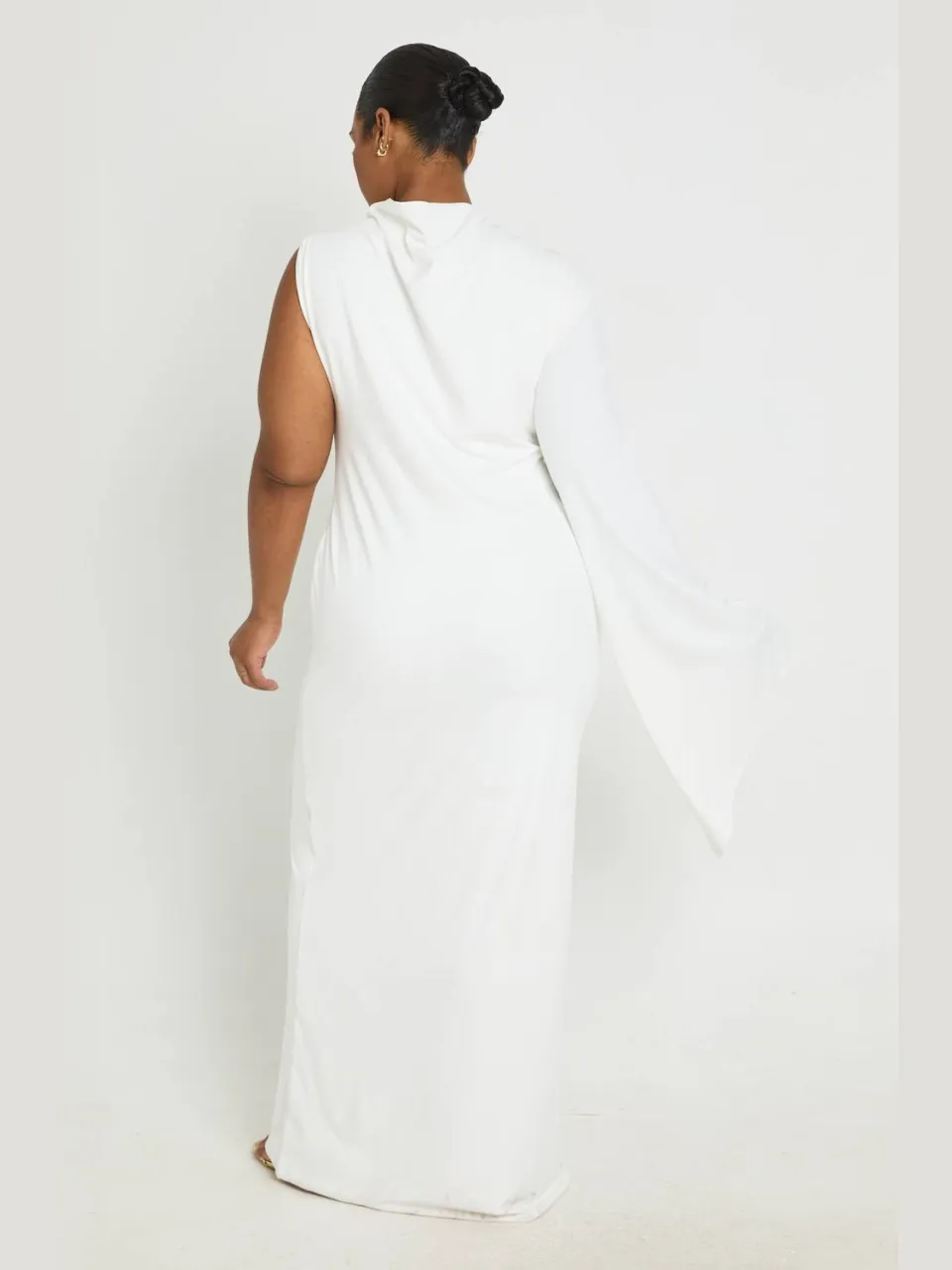 boohoo Dames Plus Dubbele Laag Asymmetrische Trim Detail Maxi Jurk ivoor, foto 2
