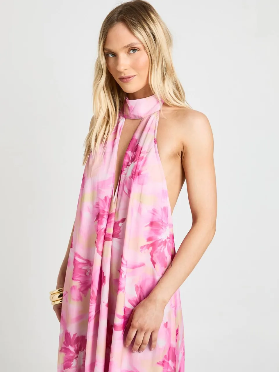 boohoo Dames Petite Bloemrijke Maxi Jurk Met Hoge Hals En Plooien roze, foto 3