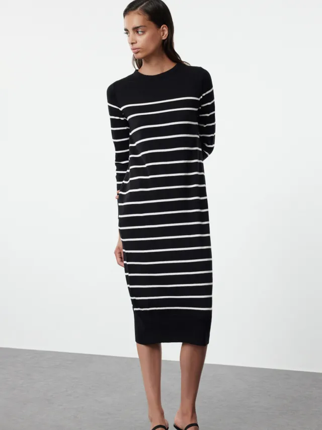 Trendyol TRENDYOLMİLLA Dames Zwart Gestreept Midi Lang Casual Recht Jurken