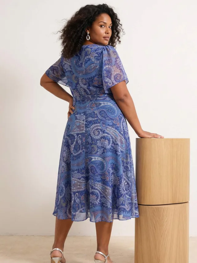 Trendyol Curve Dames Donkerblauw Bloemen Maxi Kort Casual A-lijn Grote maten Jurk marineblauw/blauw, foto 2