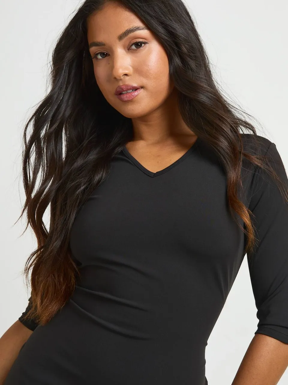 boohoo Dames Petite Basic Mini-jurk Met Driekwart Mouwen En V-hals zwart, foto 4