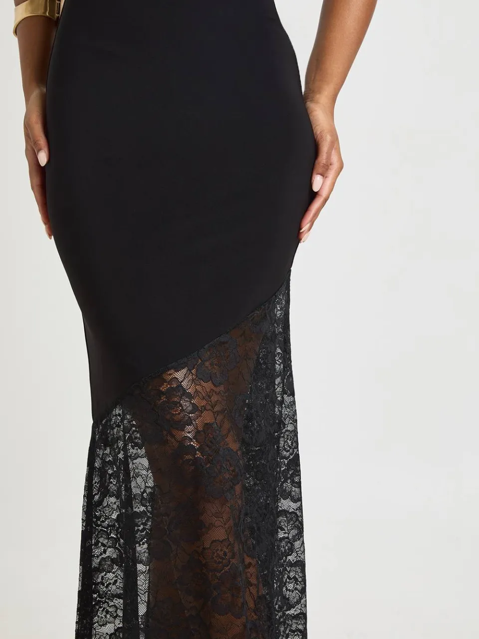 boohoo Dames Strakke Maxi Jurk Met Diepe Hals, Mouwloos En Kanten Zoom zwart, foto 3