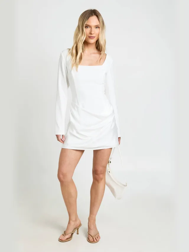 boohoo Dames Petite Satijnen Gedrapeerde Mini-jurk Met Lange Mouwen Ivoor