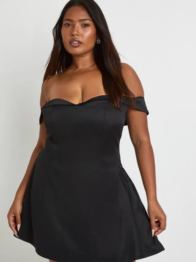 boohoo Dames Plus Satin Contrast Skaterjurk Zwart