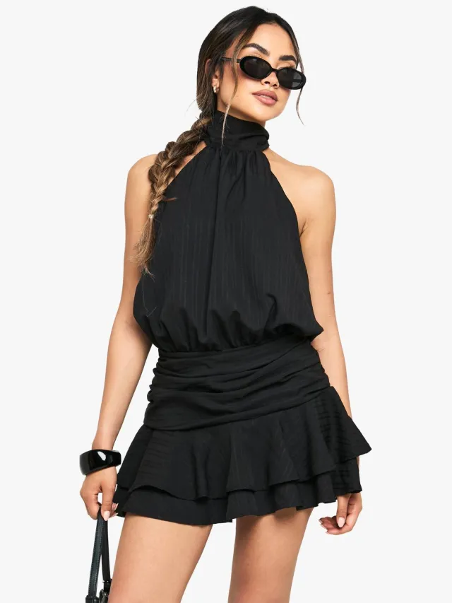 boohoo Dames Getextureerde gerafelde frillrok halterneck mini-jurk Zwart