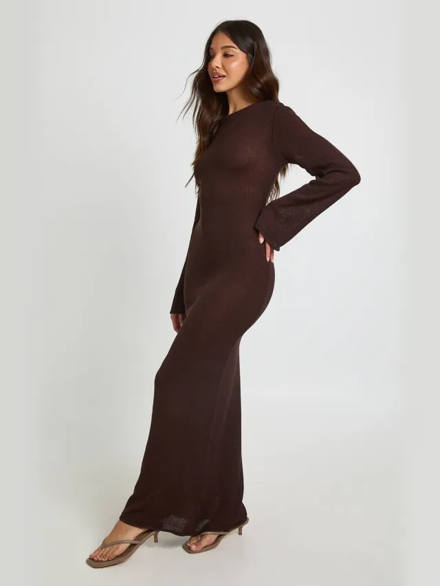 boohoo Dames Gebreide Maxi Jurk Met Slash Hals En Lange Mouwen Chocoladebruin