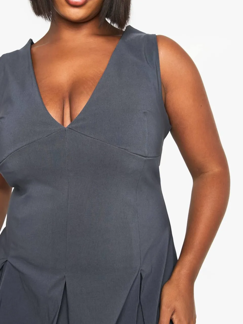 boohoo Dames Plus Bengaline Diepe V-hals Geplooide Rok Mini-jurk houtskool, foto 3