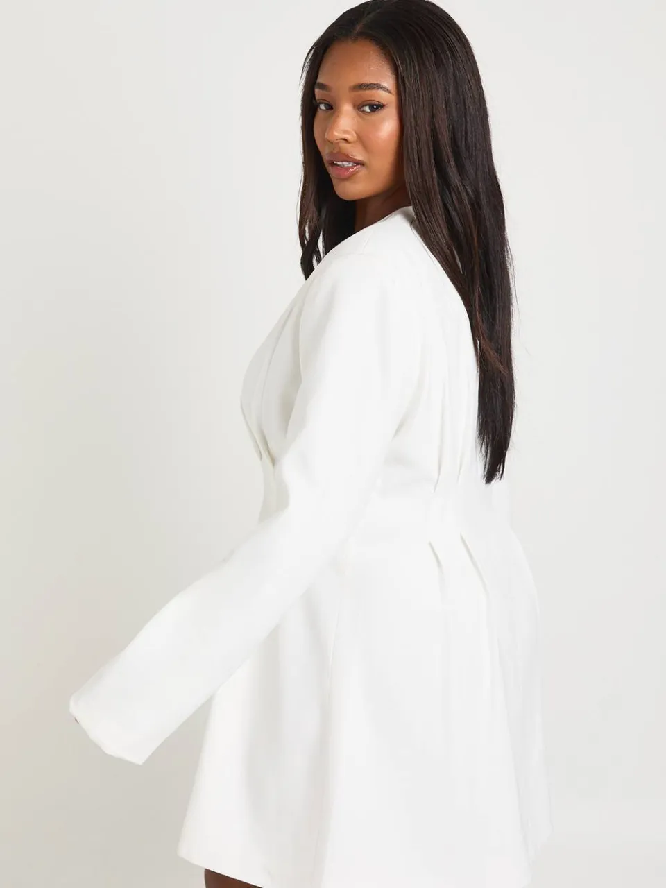 boohoo Dames Plus Mouwloze Kraagloze Getailleerde Mini-jurk Met Lange Mouwen wit, foto 2