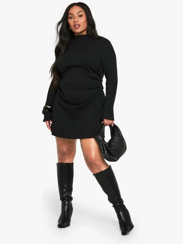 boohoo Dames PLUS LANGEMOUWIGE GERUCHEDE ZijKANT HOGE HALS SHIFT JURK Zwart