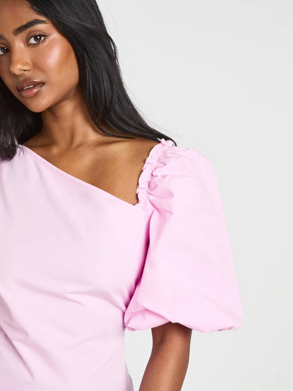 boohoo Dames Mini-jurk Met Pofmouwen En Asymmetrische Halslijn pastelroze, foto 4