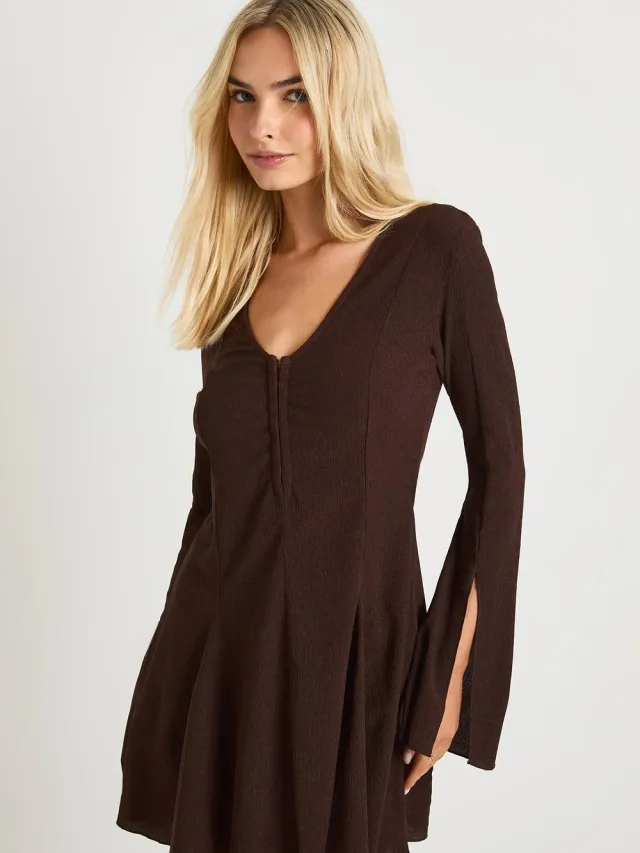 boohoo Dames Getextureerde shiftjurk met uitlopende manchetten en zoom Chocoladebruin