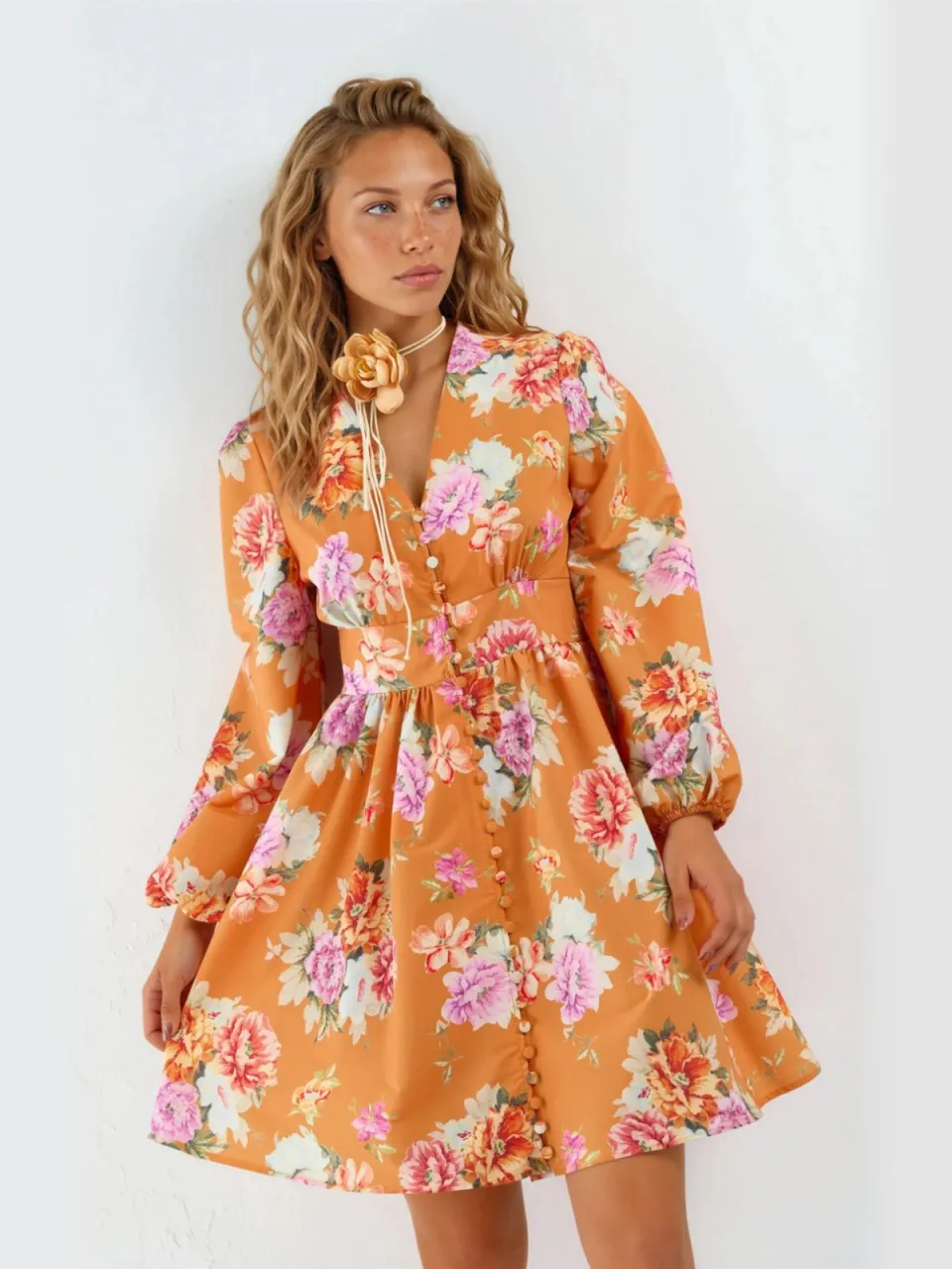 MSN Collection Gekruide Bloemige V-Hals Mini Jurk Oranje