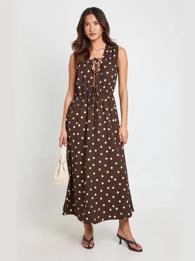 boohoo Dames Polkadot Jurk Met Strikdetail Midaxi Lengte Chocoladebruin