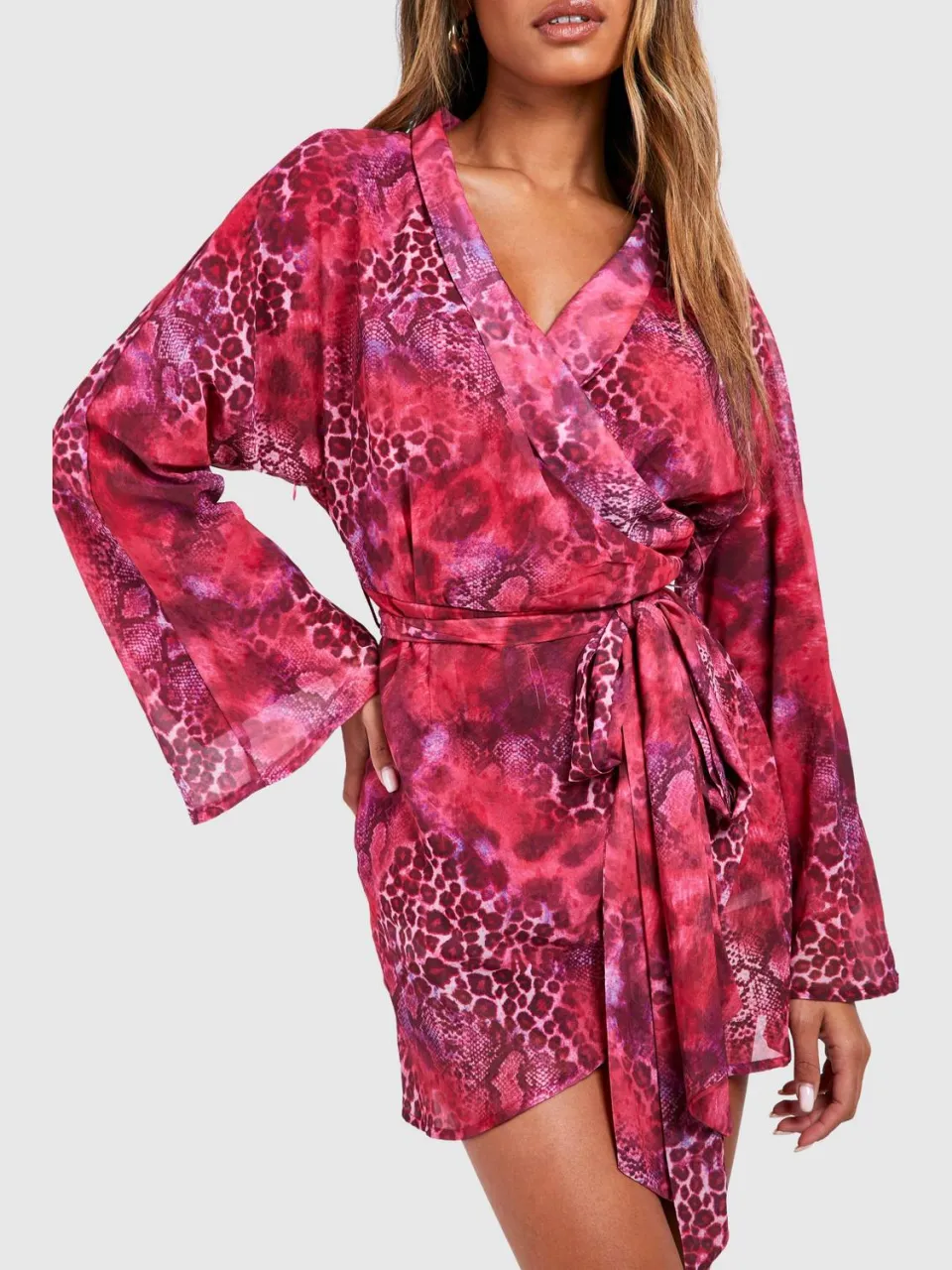 boohoo Dames Dierlijke Print Wikkelmini-Jurk roze, foto 4