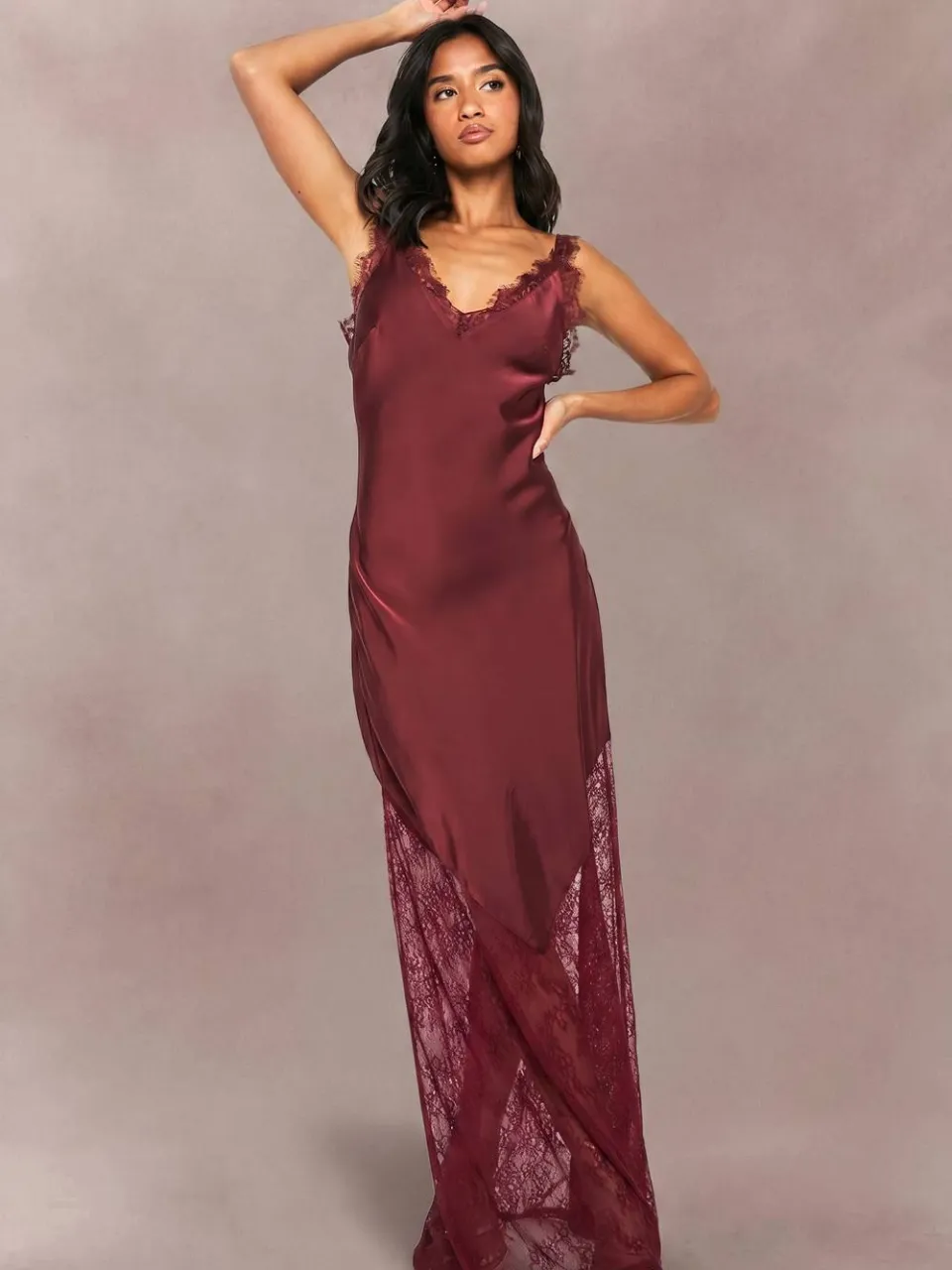 boohoo Dames Petite Slipjurk met kanten zoom bordeaux rood, foto 3