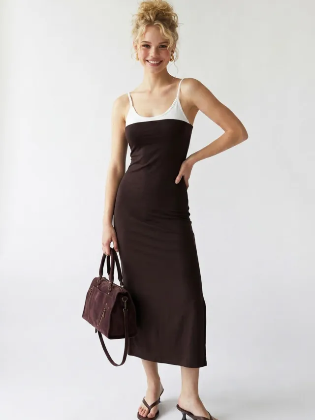 Mixray Mouwloze Bodycon Midi Jurk Met Splits Bruin