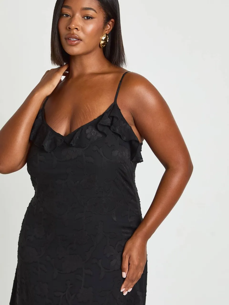 boohoo Dames Plus Burnout Ruffle Slip Maxi Jurk zwart, foto 3