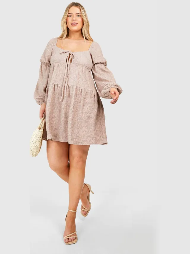 boohoo Dames Plus Getextureerde Getrapte Smockjurk Light Stone