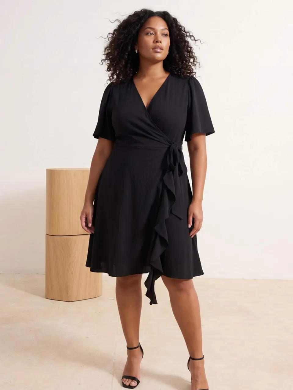 Trendyol Curve Dames Zwart Effen Kort / Mini Kort Casual Double-breasted Grote maten Jurk, foto 2