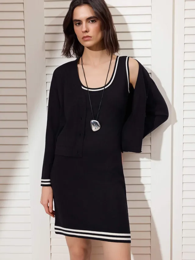 Trendyol TRENDYOLMİLLA Dames Zwart Colorblock Midi Mouwloos Casual Bodycon Jurken