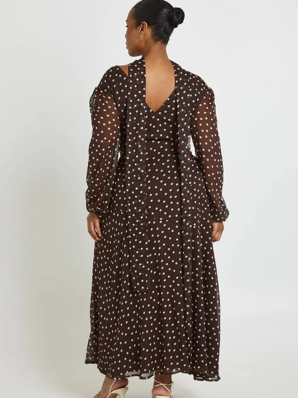 boohoo Dames Plus Polkadot Sjaal Maxi Jurk Met Rechte Snit chocoladebruin, foto 2