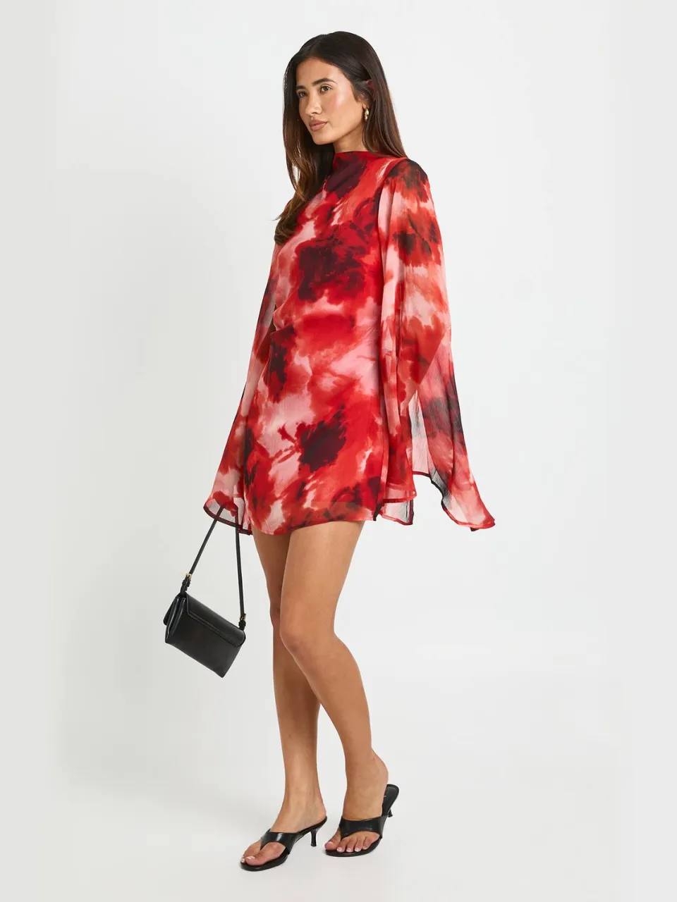 boohoo Dames Chiffon Bloemen Mini Jurk Met Uitlopende Mouwen Rood