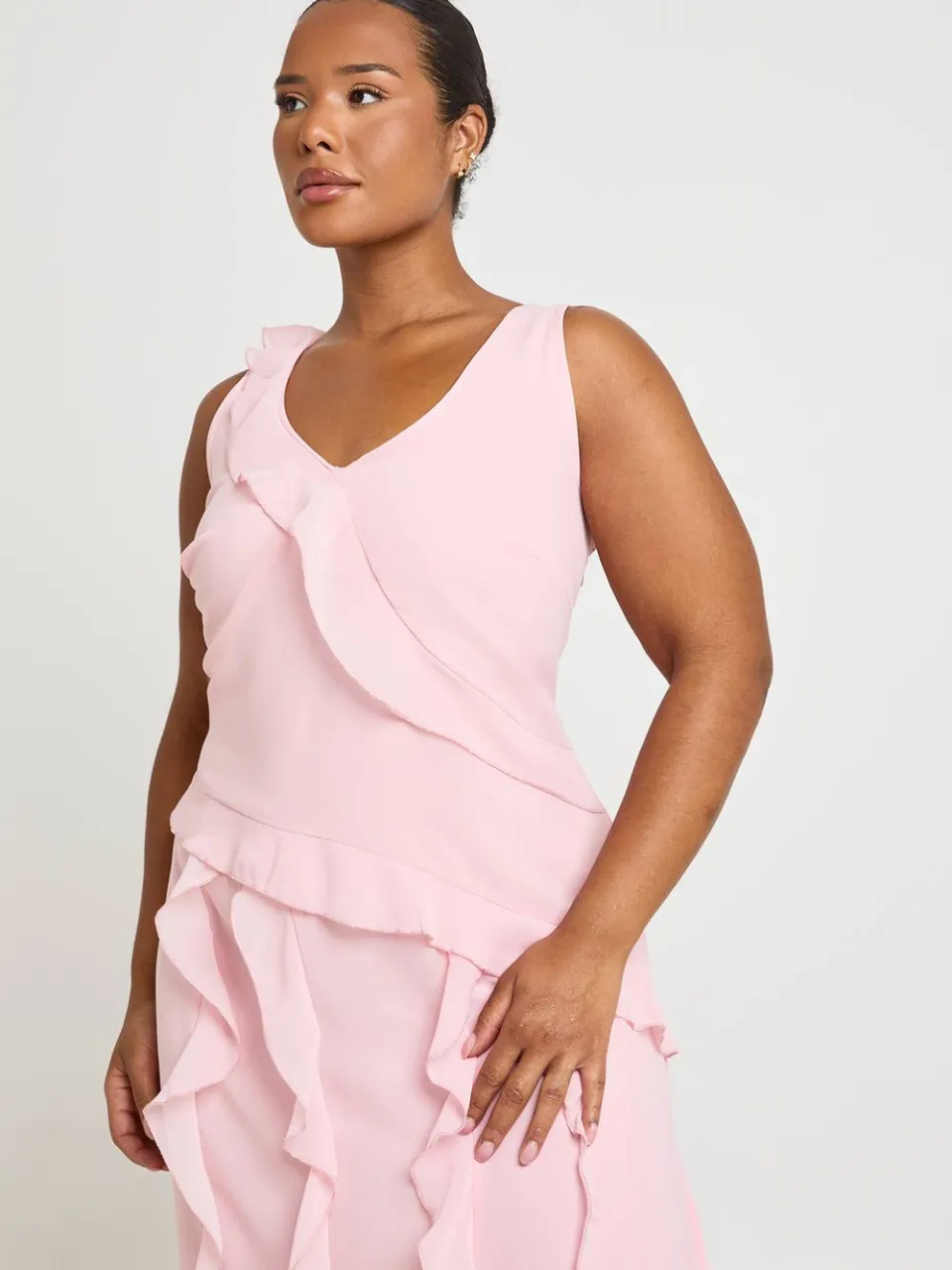 boohoo Dames Plus Chiffon Ruches Maxi Jurk stoffig roze, foto 4