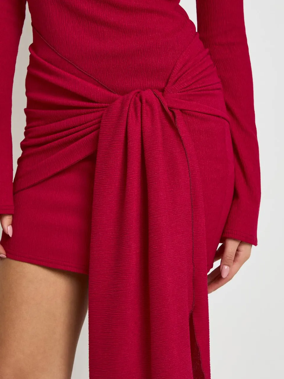 boohoo Dames Getextureerde Wikkel Mini Jurk Met Strikdetail Vooraan bordeaux rood, foto 4