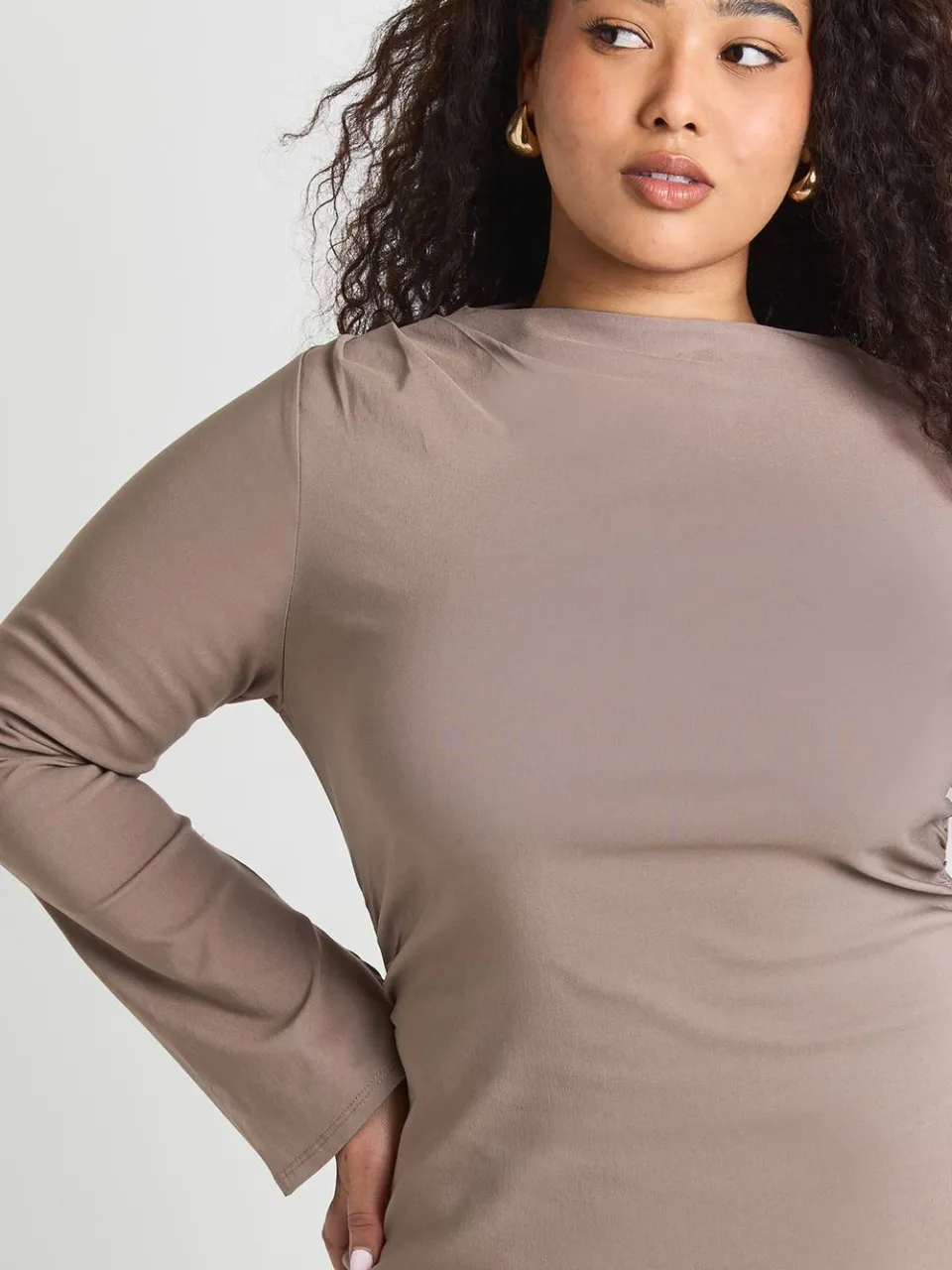 boohoo Dames Plus Gerimpelde Taille Uitlopende Mouw Mini Jurk mokka, foto 4