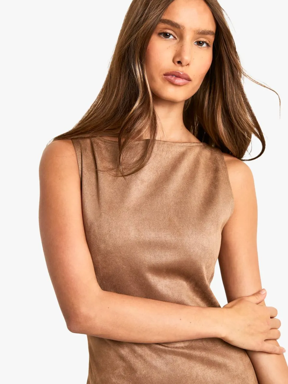 boohoo Dames Nepsuede Slash Neck Mini Jurk beige, foto 4