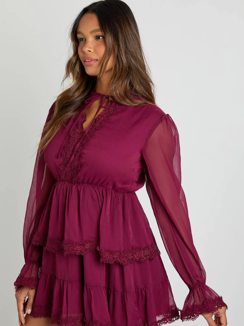 boohoo Dames Smockjurk met chiffon-kantdetail bordeaux rood, foto 3