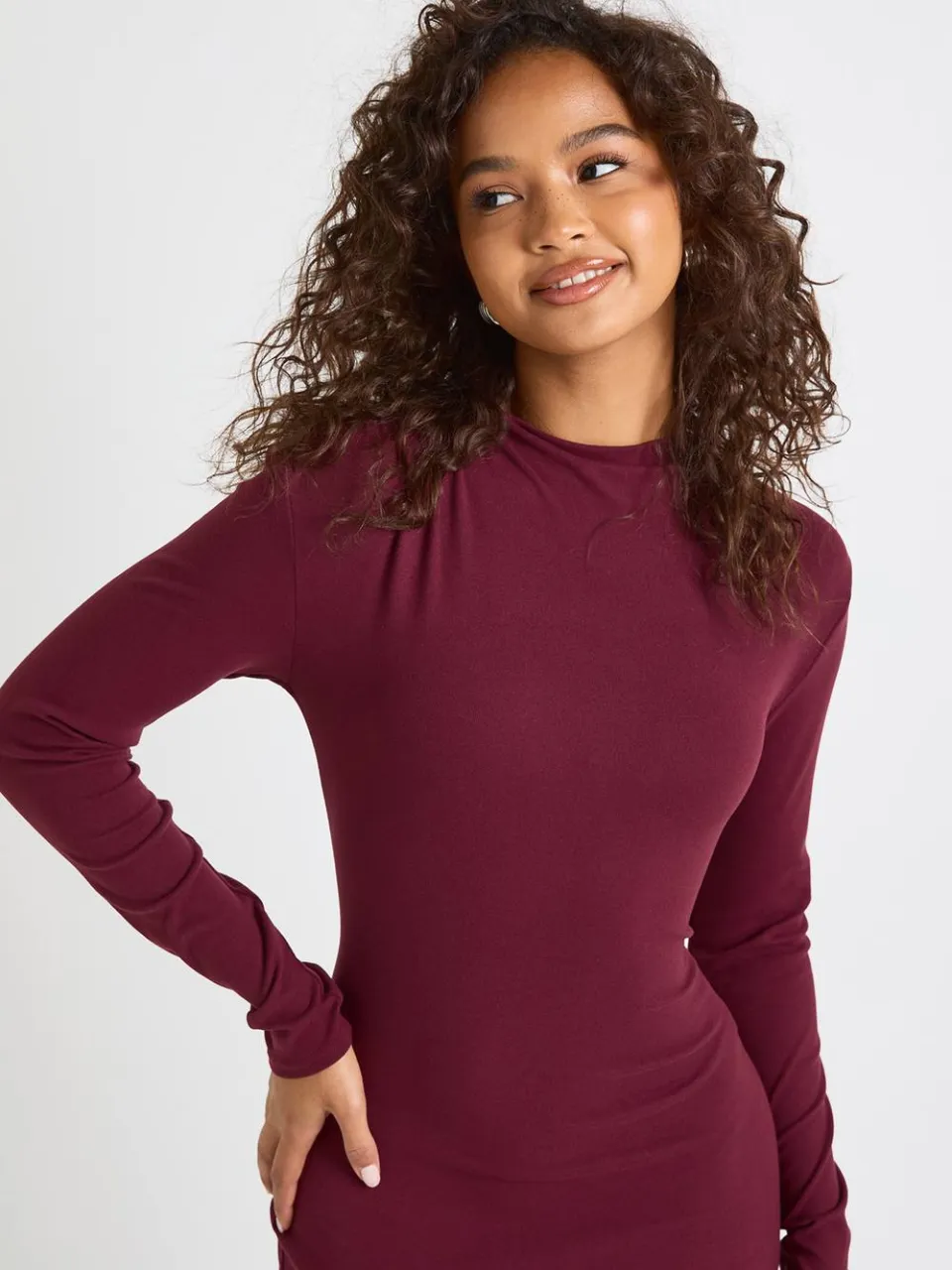 boohoo Dames Superzachte minijurk met lange mouwen en gerafelde afwerking bordeaux rood, foto 4