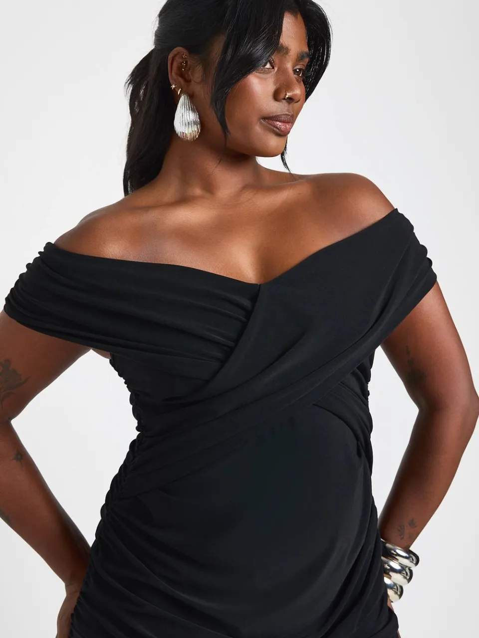 boohoo Dames Plus Bardot Gerimpelde Mesh Rok Maxi Jurk zwart, foto 4