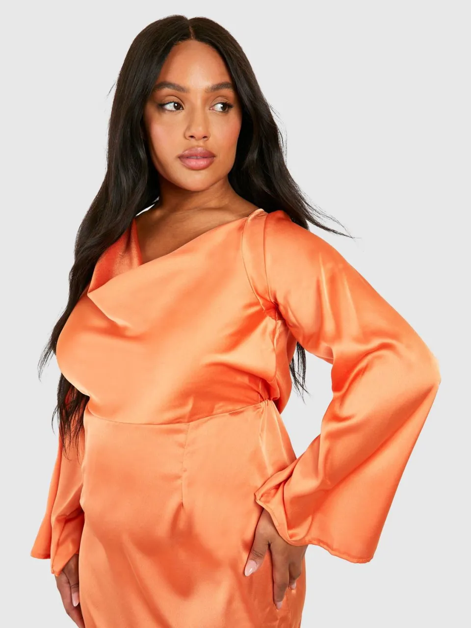 boohoo Dames Plus Textured Cowl Mini-jurk met uitlopende mouwen oranje, foto 4