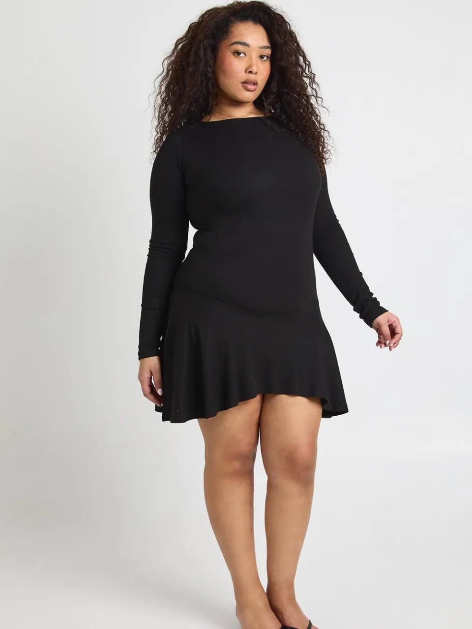 boohoo Dames Plus Geribbelde Skater Jurk met Verlaagde Zoom zwart, foto 2