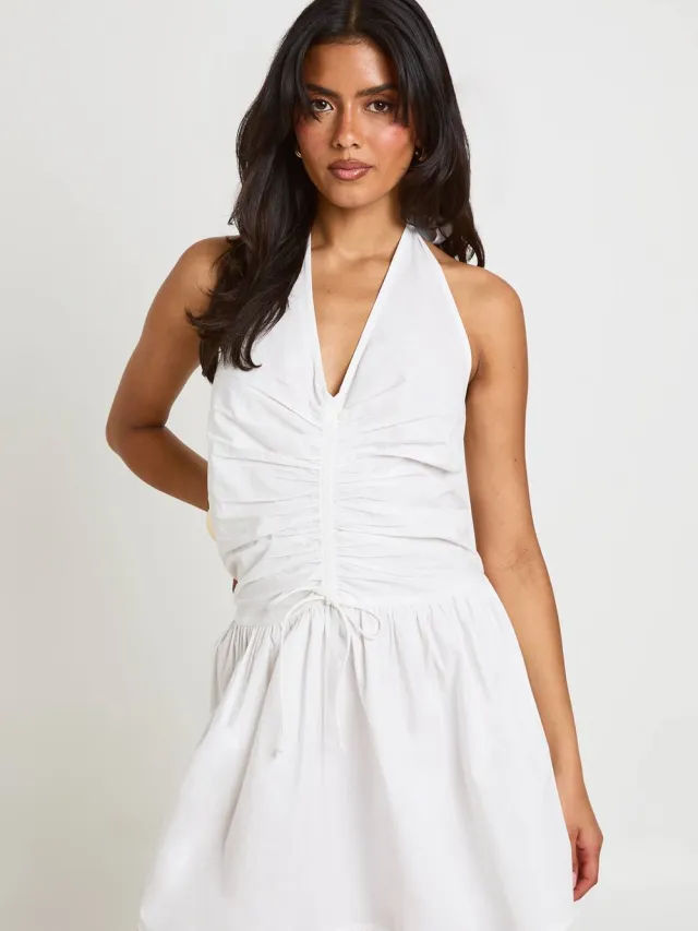 boohoo Dames Katoenen Poplin Halternek Mini Skater Jurk Met Gerimpelde Voornaad Wit
