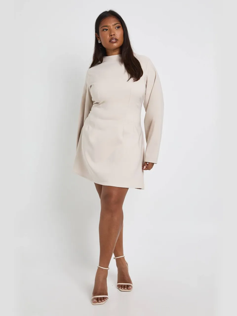 boohoo Dames Plus shiftjurk met ingesnoorde detail en ballonmouwen beige, foto 2