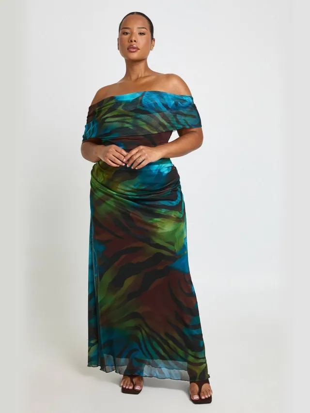 boohoo Dames Plus Maxi Jurk Met Gemengde Dierenprint En Plooien Blauw