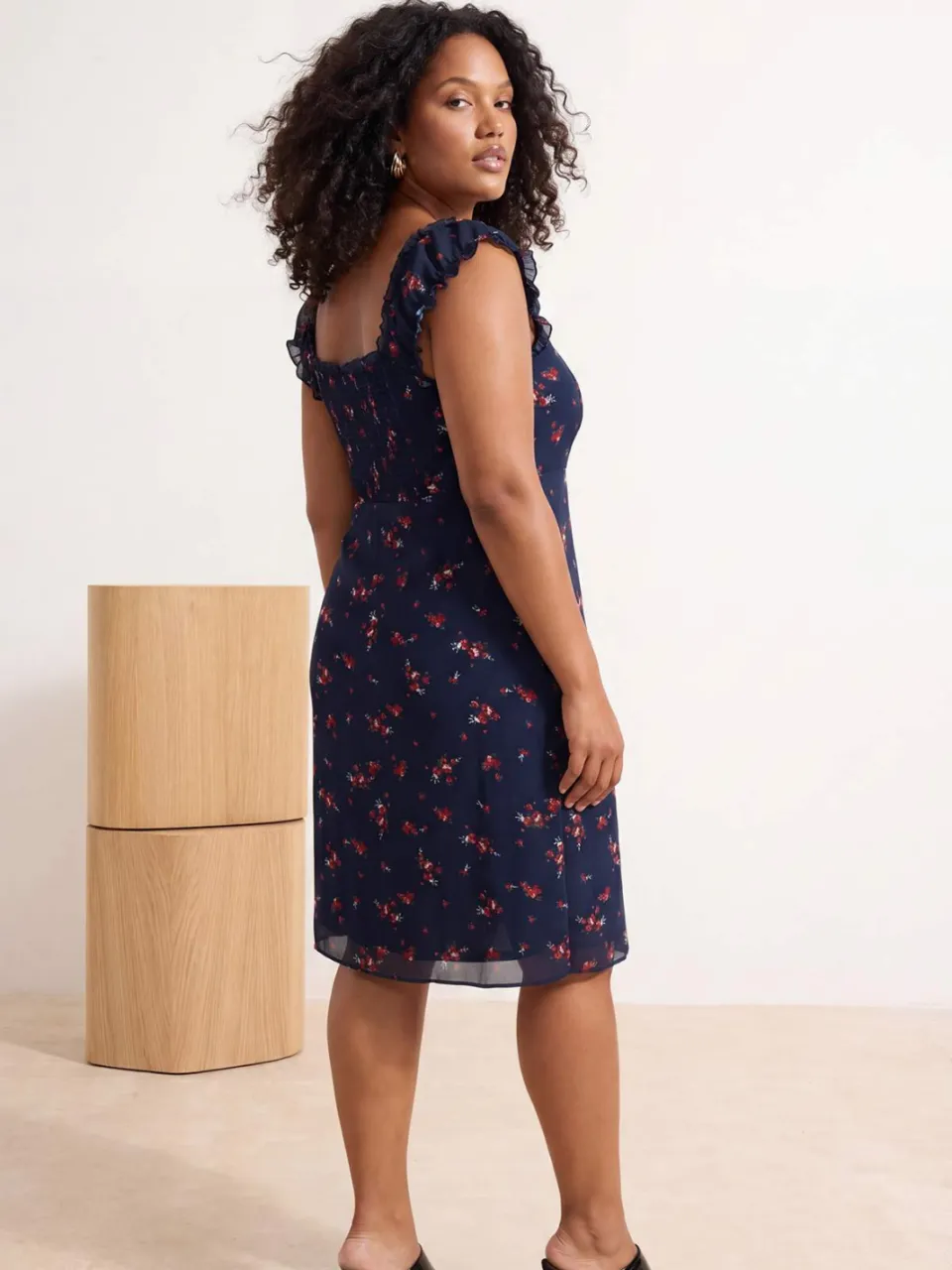 Trendyol Curve Dames Donkerblauw Bloemen Midi Kort Casual A-lijn Grote maten Jurk marineblauw/blauw, foto 2