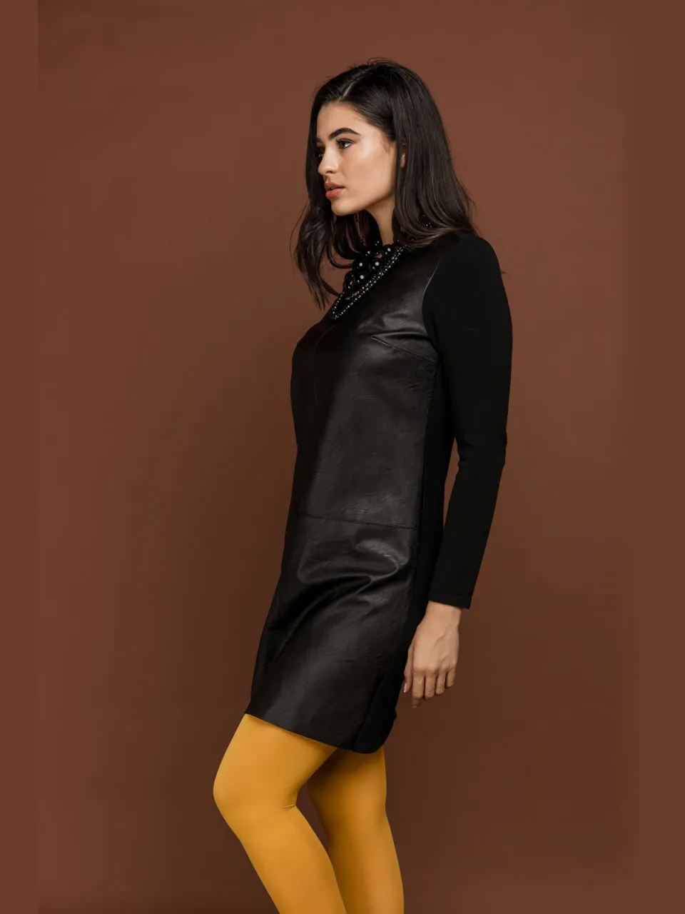 Conquista Zwarte jurk met kunstlederen detail van Si Fashion, foto 2
