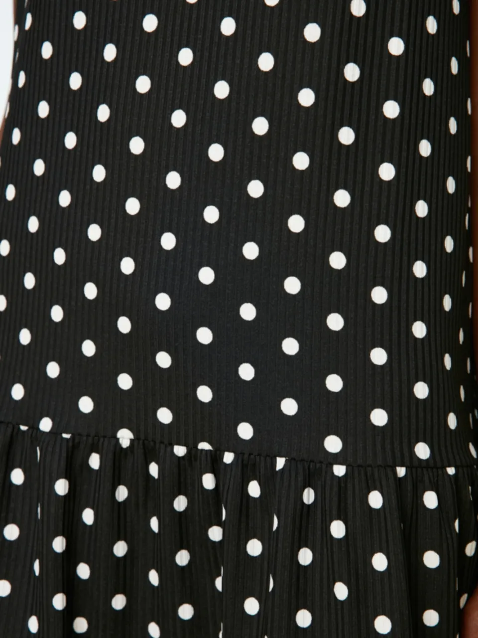 Trendyol TRENDYOLMİLLA Dames Zwart Bloemen Kort / Mini Mouwloos Casual Recht Jurken, foto 2